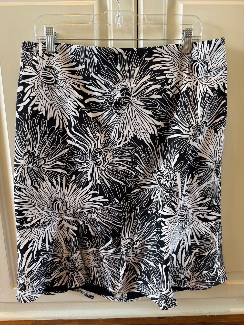 Women's 12 Black & White Floral Pencil Skirt with kick pleat at the bottom